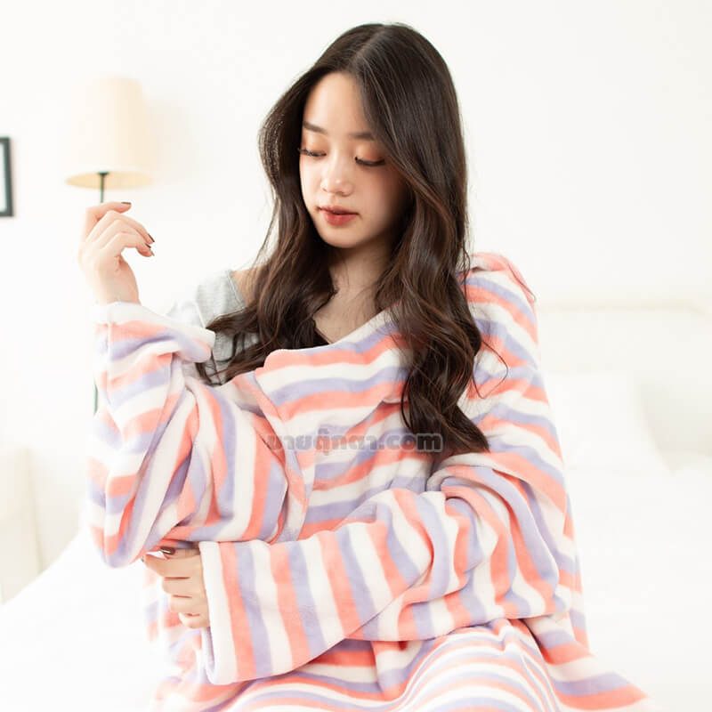 ผ้าห่มสอดแขน แบบลาย / Blanket with Sleeve ผ้าห่มมีแขน ผ้าห่มสวมแขน ผ้าห่มกันหนาว เสื้อกันหนาว